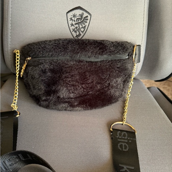 Kensie Black Plush Faux Fur Purse With Comfort Strap. - Picture 4 of 7